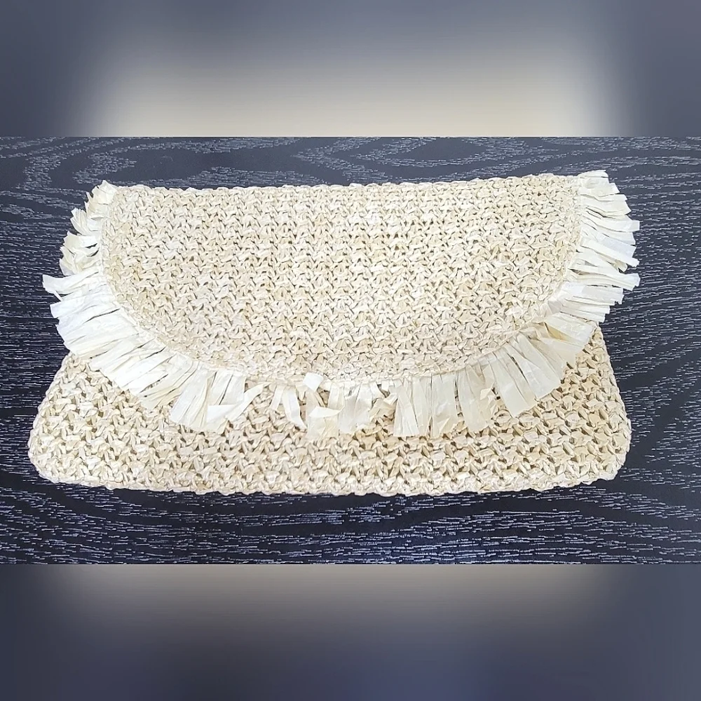 Women's NWOT Beachly North‎ Shore Clutch Fray Detail